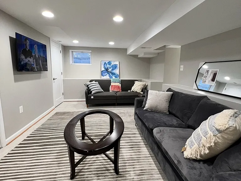 10719 Maple St — Photo 4