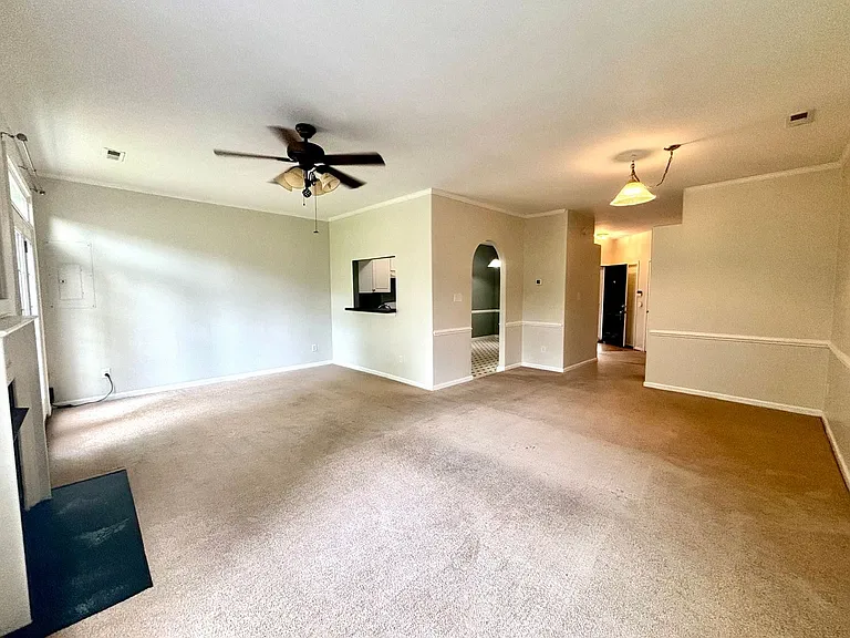 2307 Charing Cross Rd — Photo 8