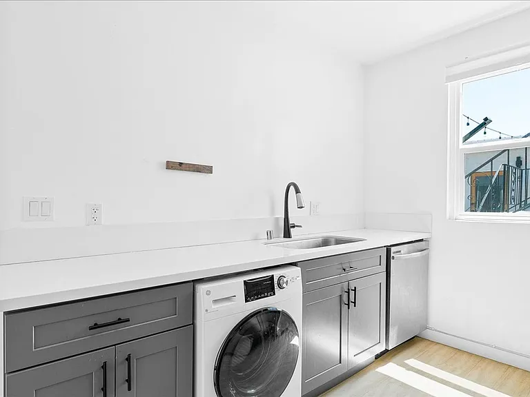3761 Jasmine Ave #19 — Photo 7