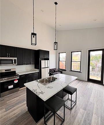 5th image of 2330 Royal St