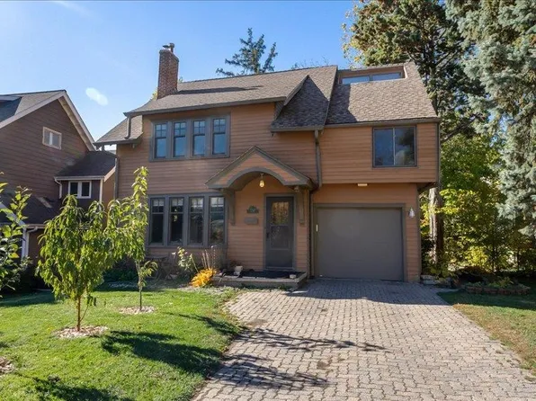 1564 Parkway St, Dubuque, IA 52001