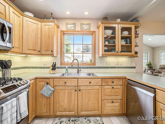 5th image of 2426 College Ave NE