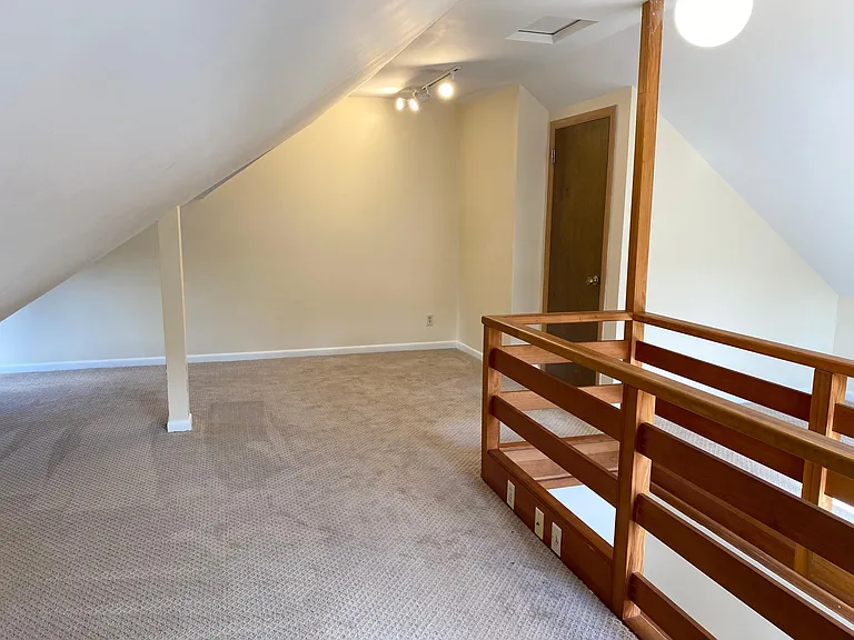 1456 Franklin Ave — Photo 13