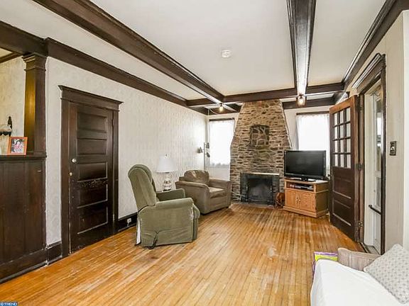 4th image of 1134 Oak St