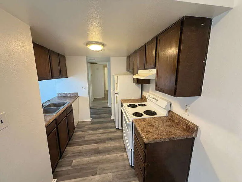 2 bed, 1.0 bath, 1037 sqft, $945 — Photo 2