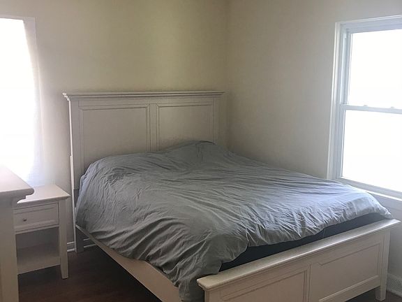 5th image of 419 Holly Ct
