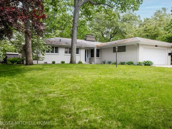 1064 Santa Barbara Dr SE, East Grand Rapids, MI 49506