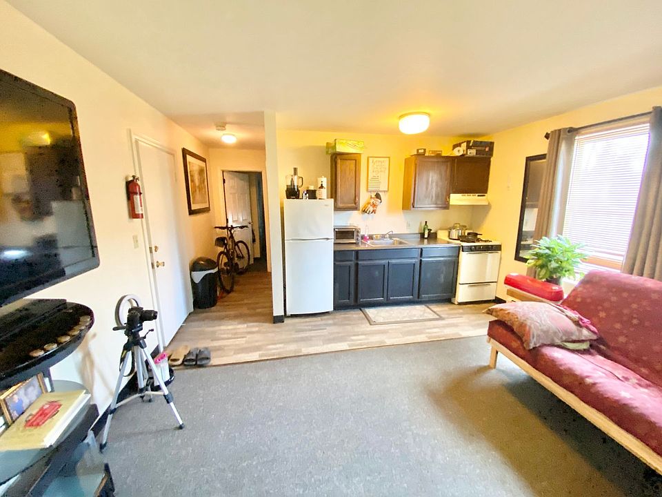 1st image of 143 N Winooski Ave #1