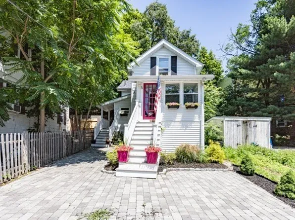 26 Carlson St, Quincy, MA 02169