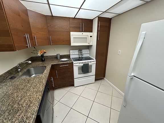 4th image of 4354 NW 9th Ave #143