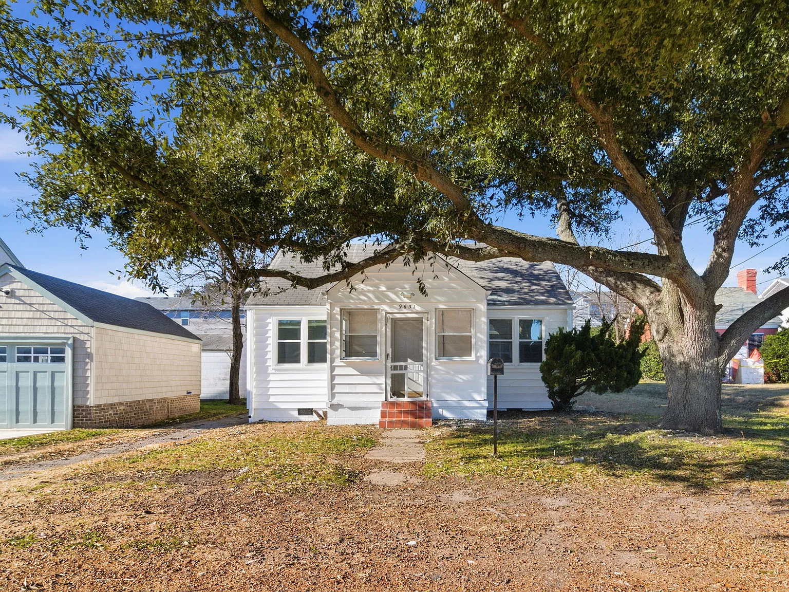 9631 Worth St — Photo 2