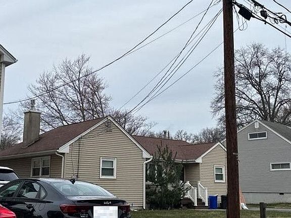 3rd image of 121 Harrison Rd