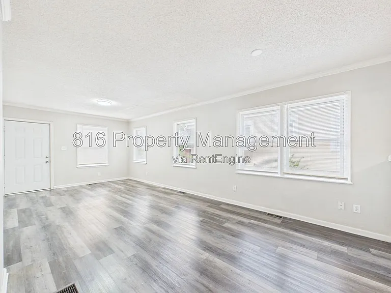 5715 Wabash Ave — Photo 5