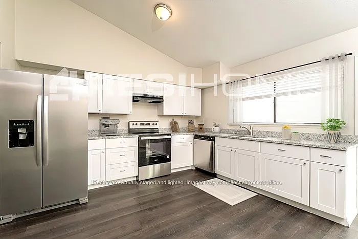 3 bed, 2.0 bath, 1736 sqft, $2,345 — Photo 2