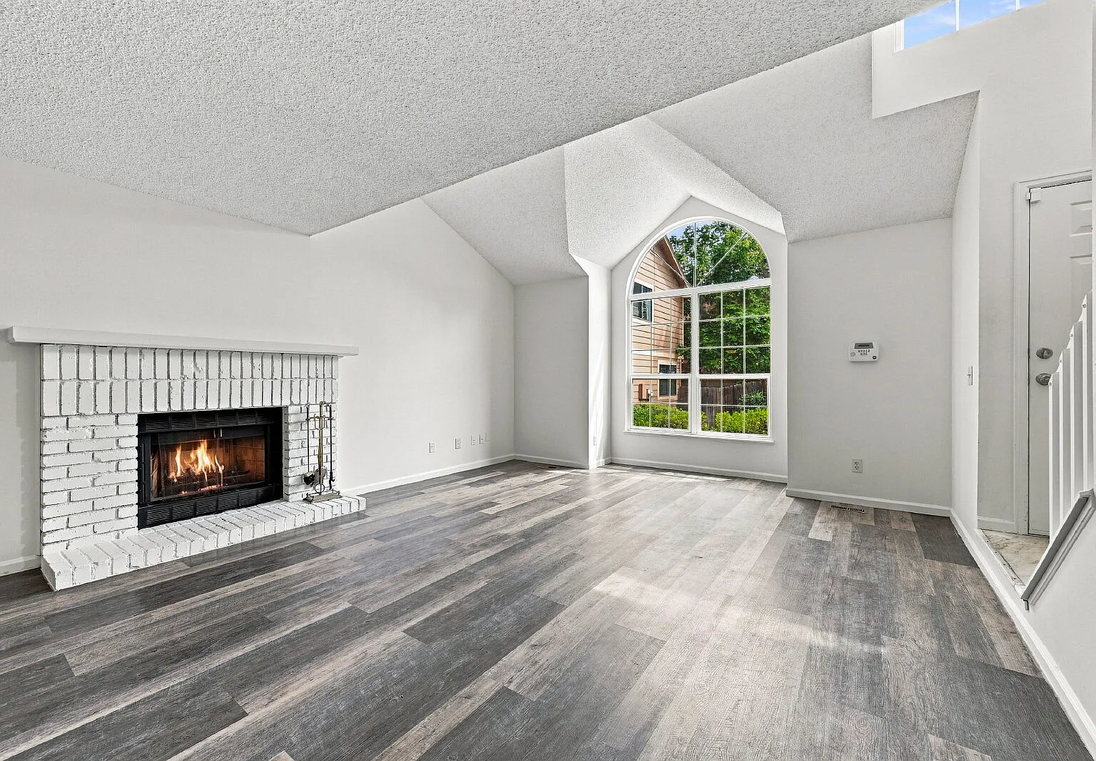 2 bed, 2.5 bath, 1321 sqft, $2,396 — Photo 2