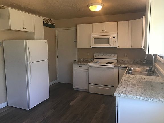 3rd image of 365 N Blossom Dr