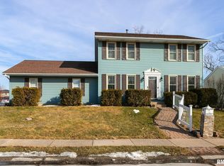 5739 Vine St, Davenport, IA 52806