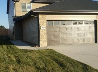 8012 S 39th St, Lincoln, NE 68516