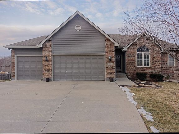 2nd image of 1004 NW Holly Ct