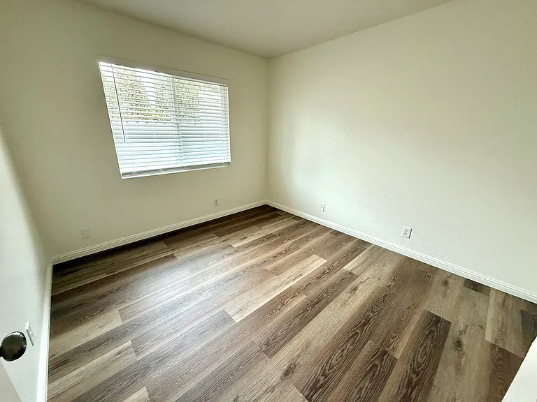 952 Pine Ave #A — Photo 10
