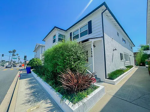 1250 Manhattan Beach Blvd Photo 1