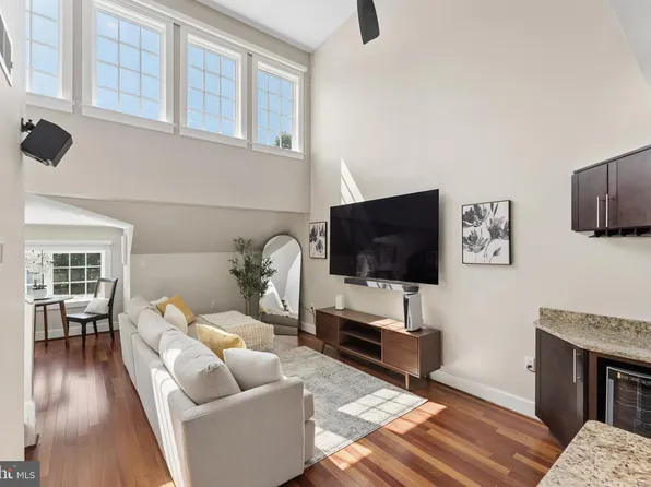 5233 Connecticut Ave NW APT 301, Washington, DC 20015