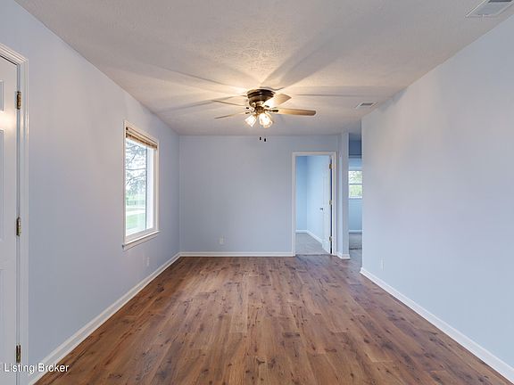 3rd image of 604 Clairview Dr