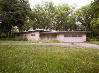 6877 W Gate Rd, Roscoe, IL 61073