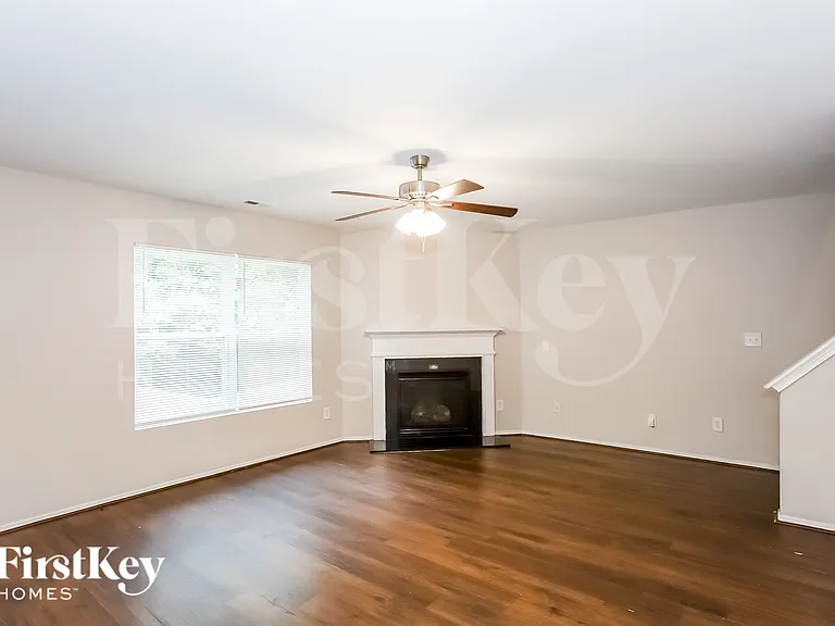 2709 Buckleigh Dr — Photo 3