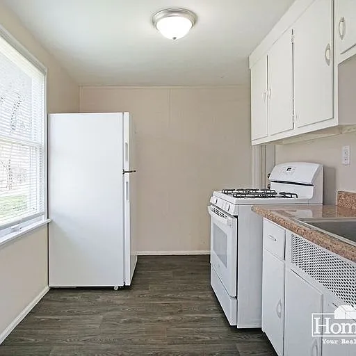 937 Roosevelt St — Photo 5