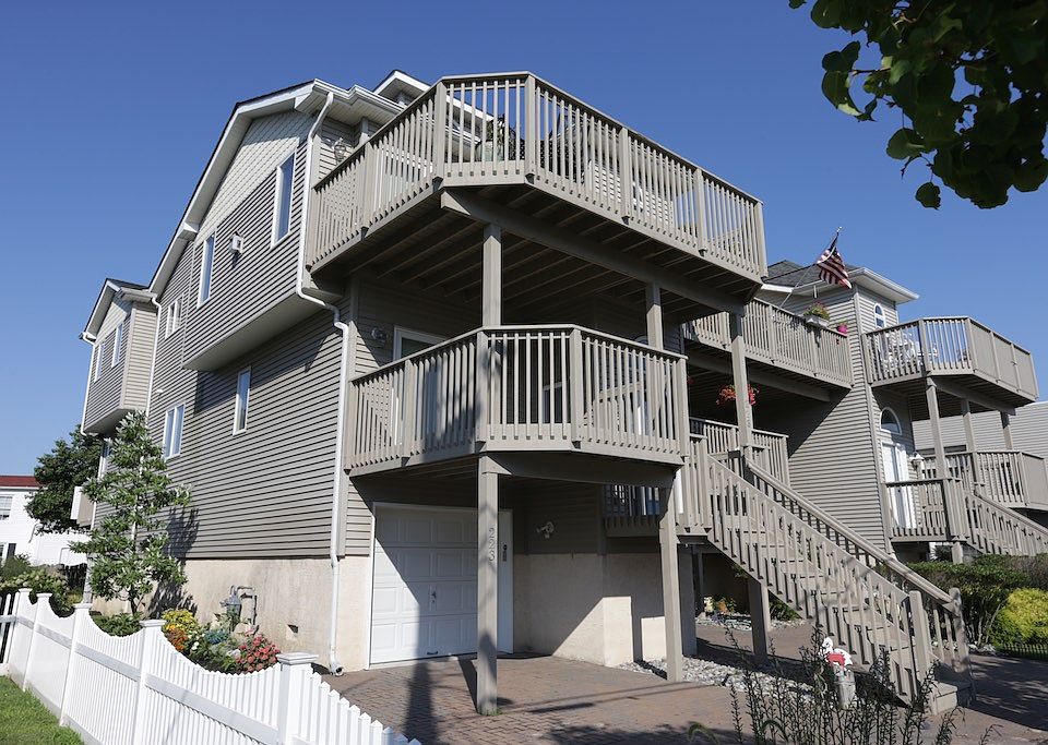 223 N Coolidge