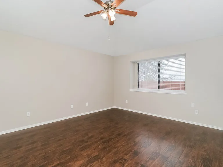 606 Clearwater Trl — Photo 8
