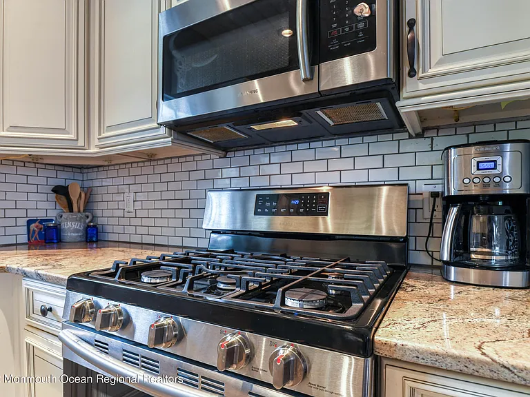 1505 Emory St #WINTER RENTAL — Photo 17