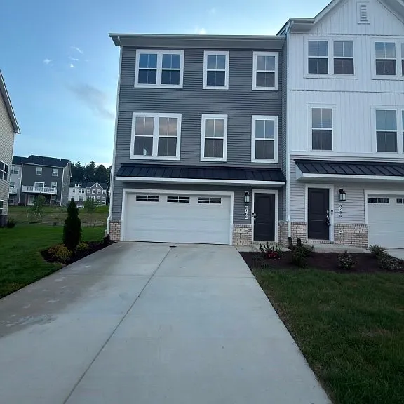 8760 Whitman Dr — Photo 5