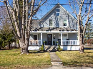 16 Knowlton St, Camden, ME 04843