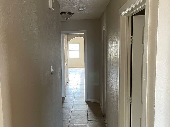 4th image of 839 Barrett Ave