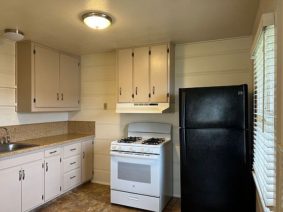 4th image of 2790-2792 1/2 Alder Ave #2792