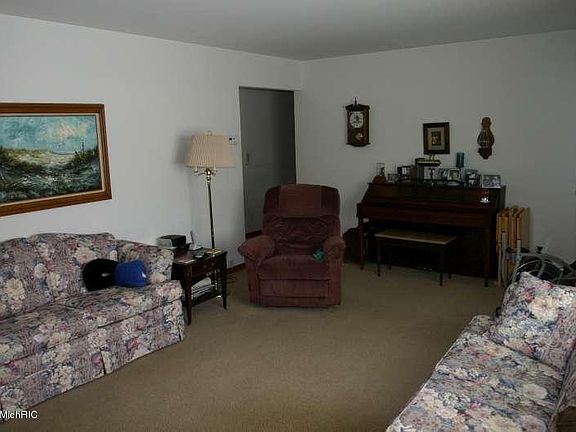 3rd image of 1920 Hillcrest St