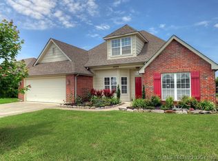 9008 N 156th East Pl, Owasso, OK 74055