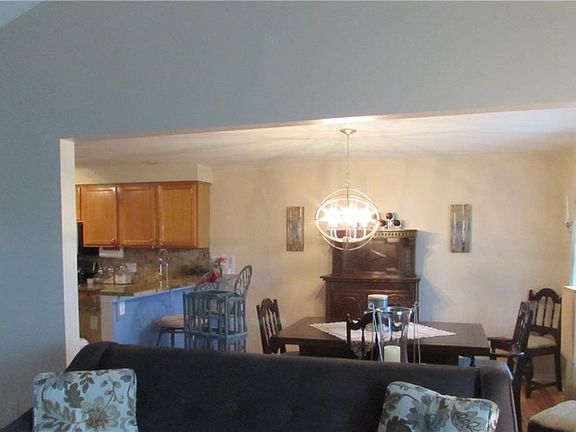 4th image of 20 Georgian Ln APT D
