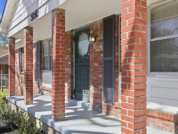 3rd image of 3878 Voltaire Ave