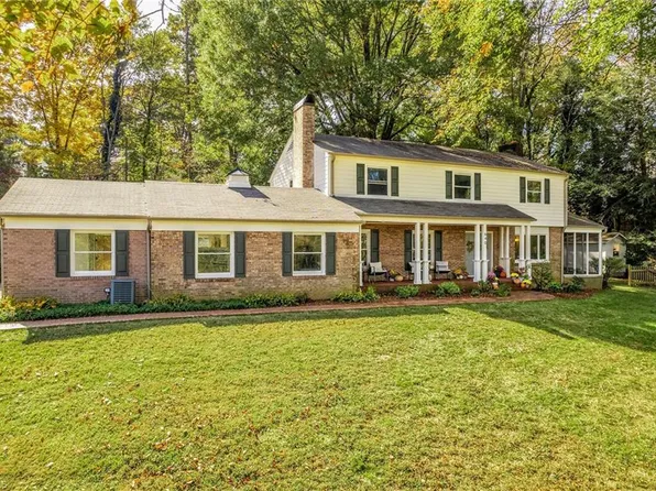 640 Edgewood Dr, Wilkesboro, NC 28697