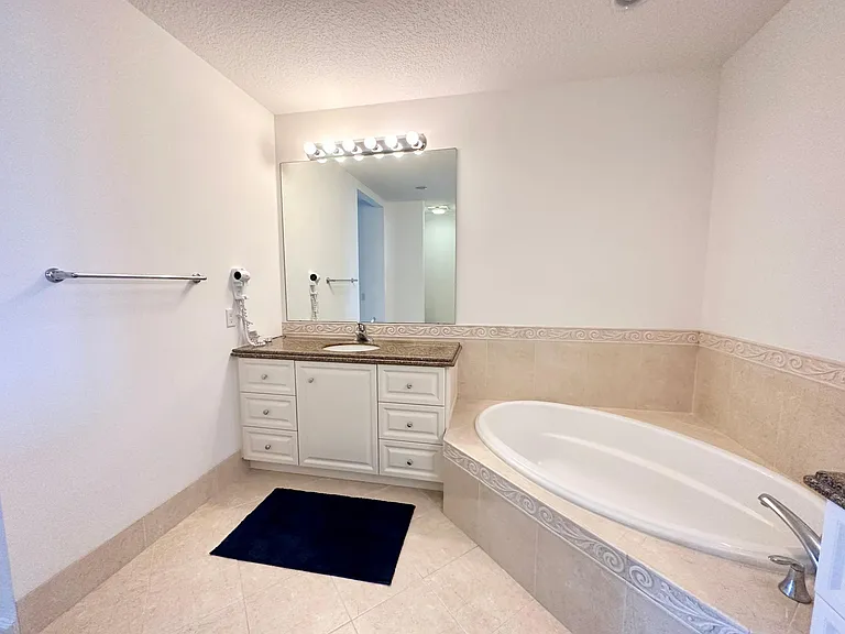 3 Harbour Isle Dr #306 — Photo 17