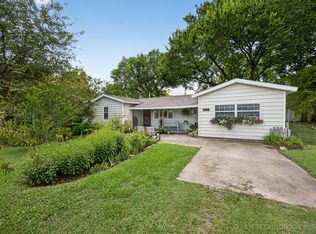 225 S Locust St, Oologah, OK 74053