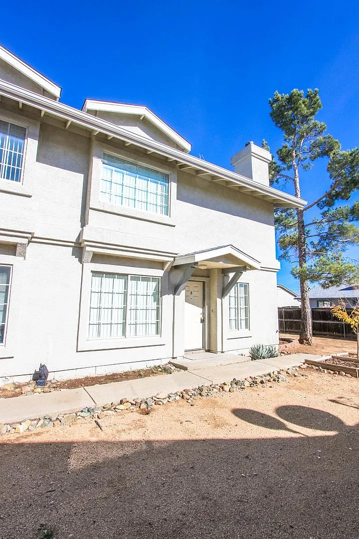 3249 N. Hedgewood Drive — Photo 1