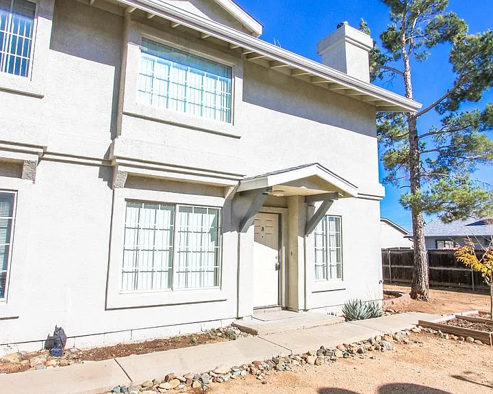3249 N Hedgewood Dr — Photo 1