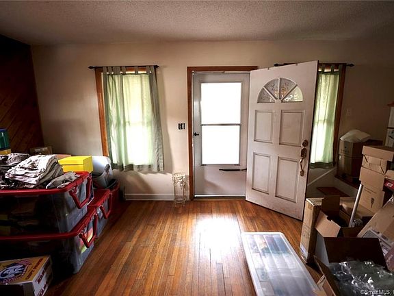 3rd image of 138 Sunnyside Ave