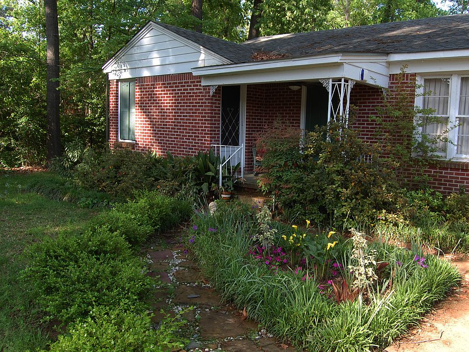 1st image of 2808 Oak St