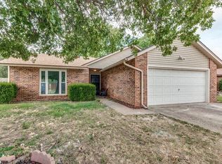 206 Falcon Ct, Norman, OK 73069