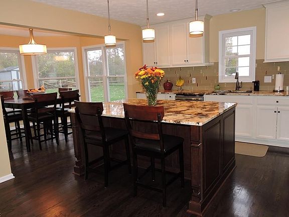 3rd image of 456 Crestwood Dr